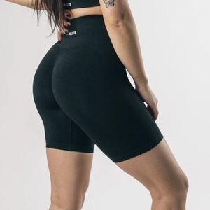 ALPHALETE | Black Amplify Biker Short